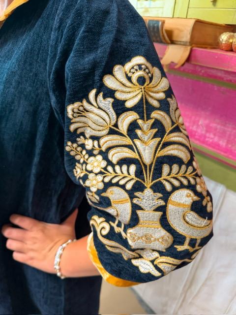 Midnight Gold Embroidered Sleeve Velvet Shift Dress – Boutique Luxury Evening Dress