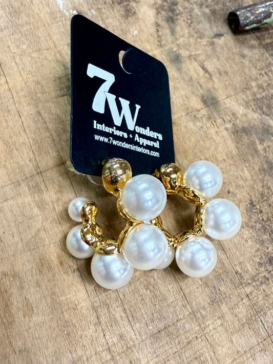 Chunky pearls earrings