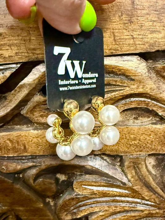 Chunky pearls earrings