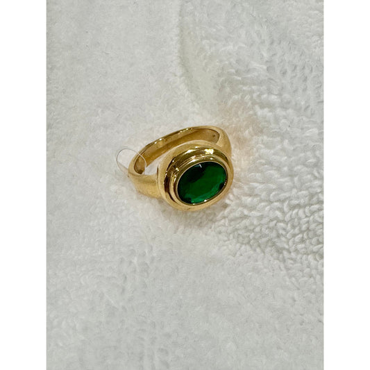 Gold Emerald Stone Ring (Oval)