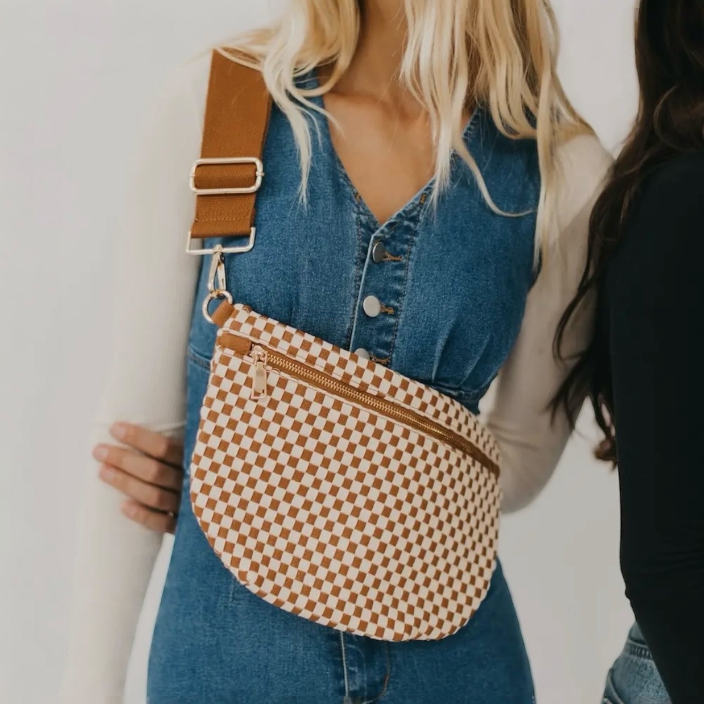 Wesslyn Sling Bag